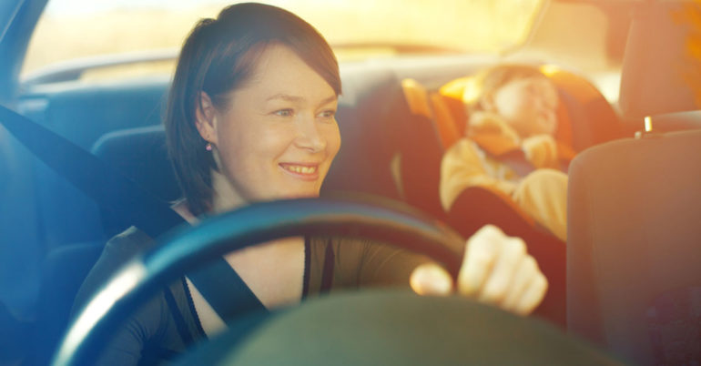 Darf ich mit meinem Baby lange Autofahrten machen? - Baby.at